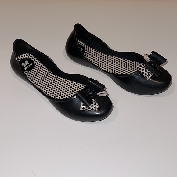 Zaxy Black Jelly Flats with Cream Bows - Girl’s Size 3 - Picture 6 of 8